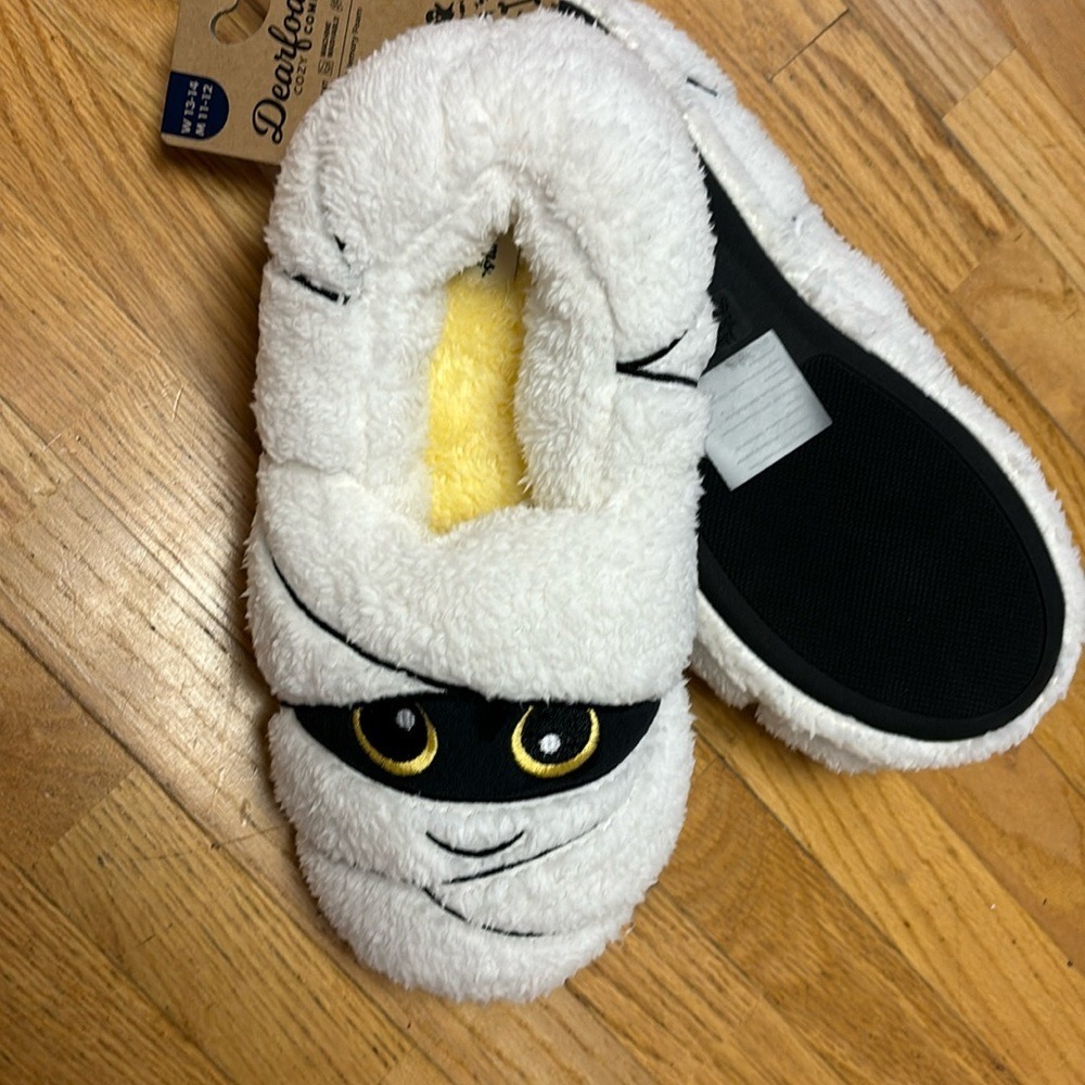 NWT Dearfoam wrapped mummy slippers
Men size 11-12 women's sizes‎ 13-14